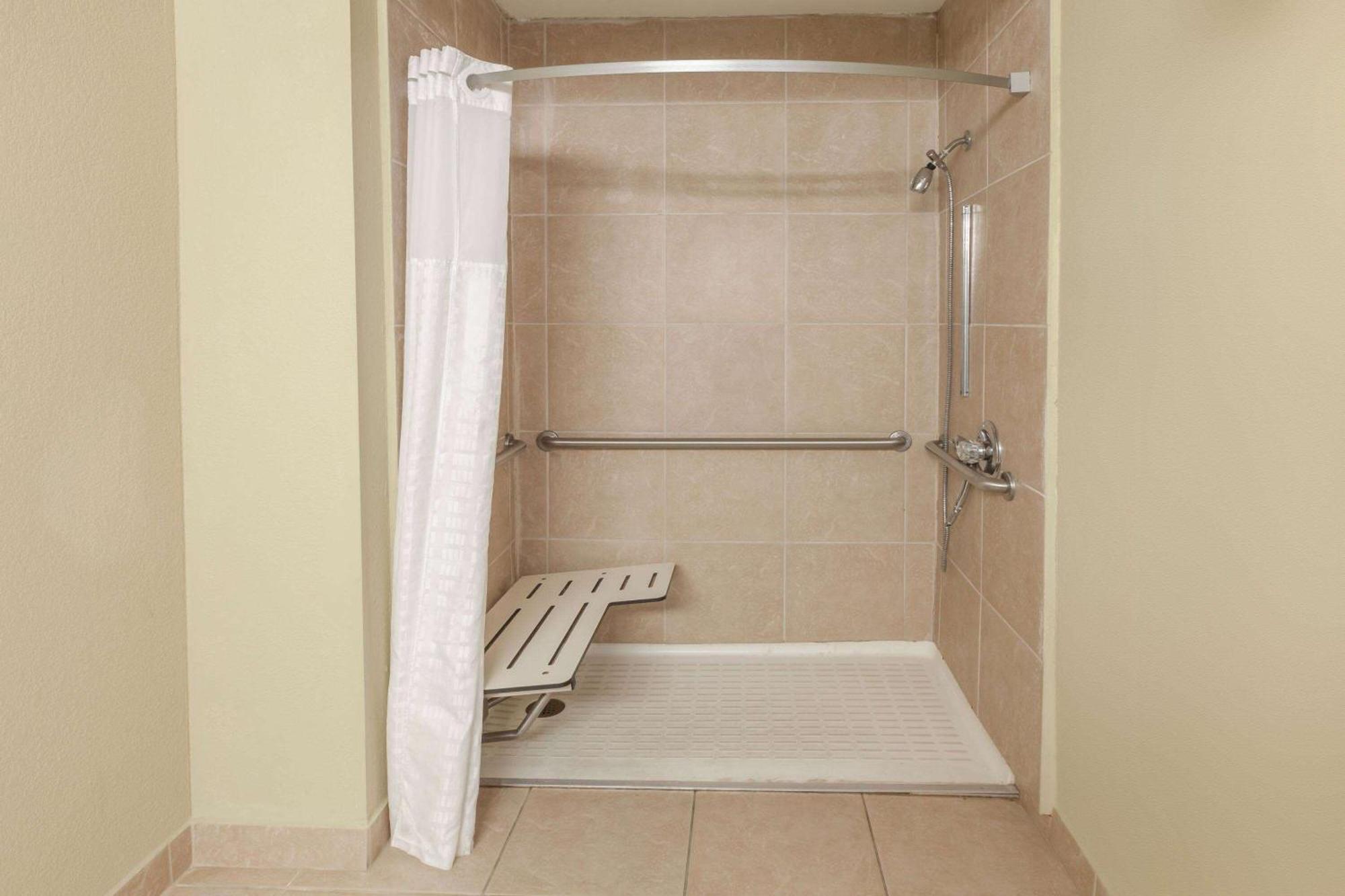 Days Inn By Wyndham Houston East Dış mekan fotoğraf