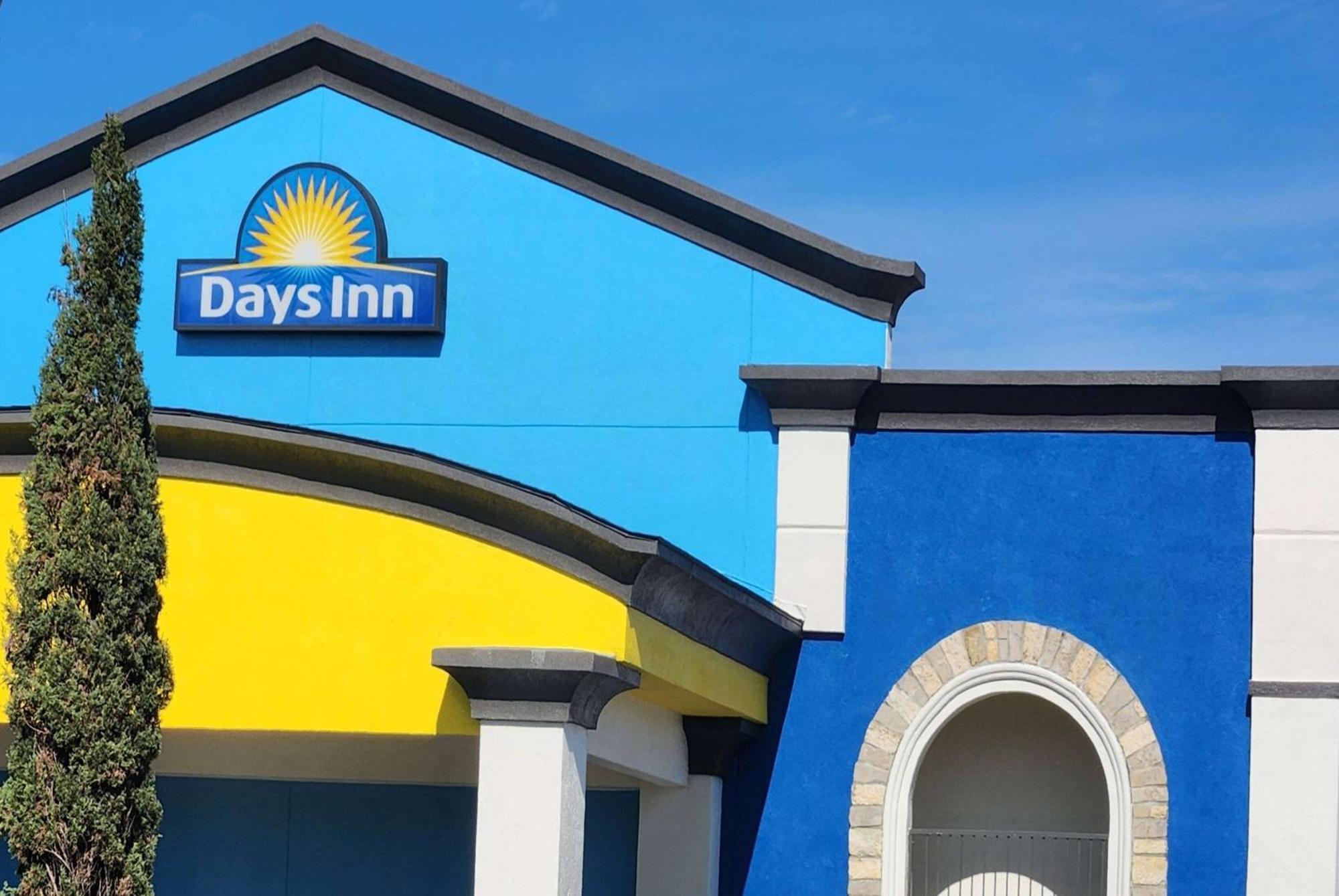 Days Inn By Wyndham Houston East Dış mekan fotoğraf